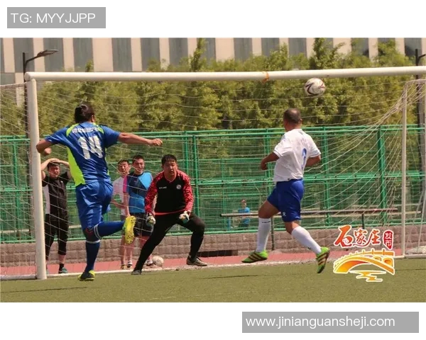 杜迪兰治与华沙的激烈对决揭示了足球战术的魅力与球队实力的较量