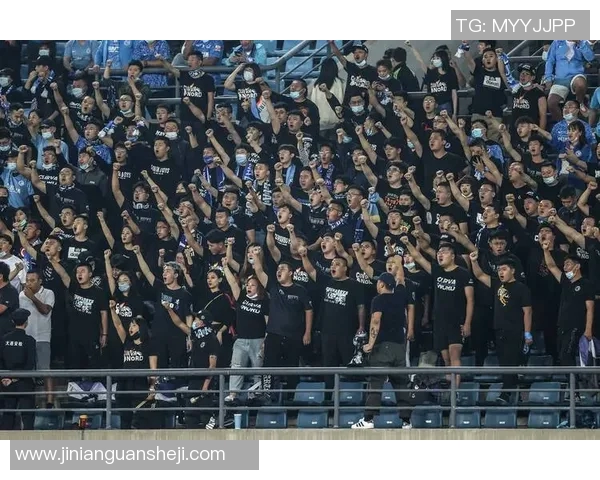 广州恒大淘宝迎战大连队全力争胜力争中超联赛冠军荣耀