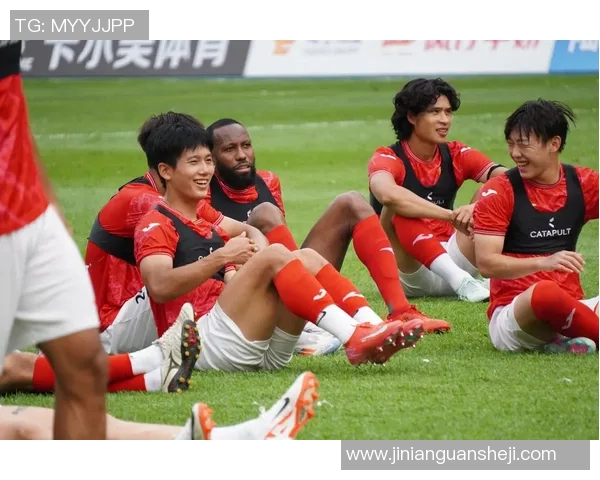 成都兴城迎战呼和浩特争夺中甲联赛关键三分的激烈对决 成都兴城迎战呼和浩特争夺中甲联赛关键三分的激烈对决