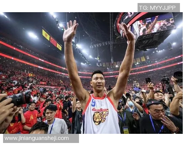 易建联：从篮球场上的巨星到中国体育的传奇代表之路